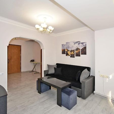 Luxury Spacious Apartment On Saryan Street.Centre Єреван Екстер'єр фото