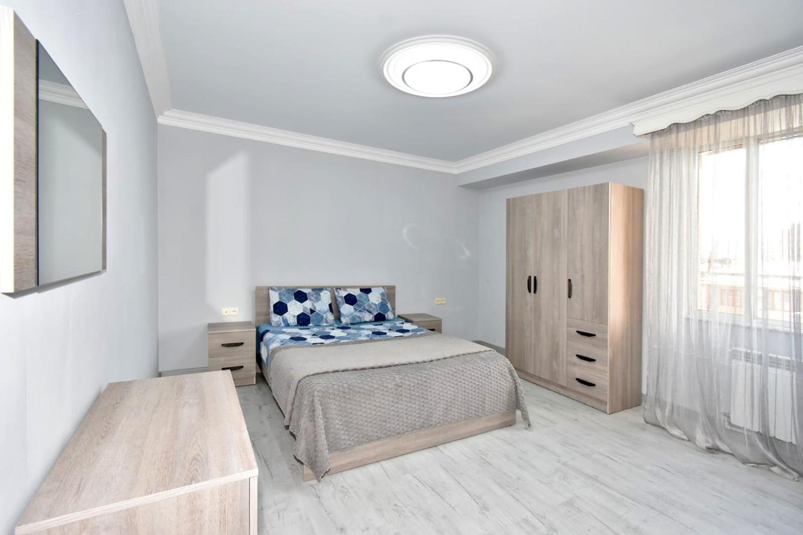 Luxury Spacious Apartment On Saryan Street.Centre Єреван Екстер'єр фото